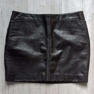 Guess Mid Rise Mini Leather Skirt/ Black- Size 10